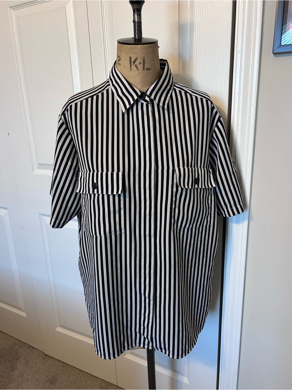 Bobbie Brooks Woman Black & White Vertical Stripe Short Sleeve Shirt Size 14/16
